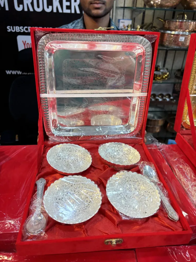 4 katori plus tray gift item