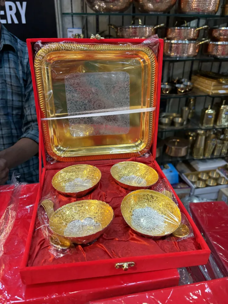 4 Katori Plus tray gift item in Velvet Box